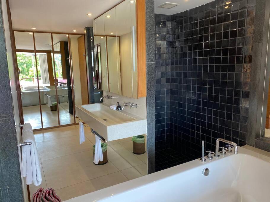 Beachfront 2 Bedroom Luxury Condo Chava Surin Kültér fotó