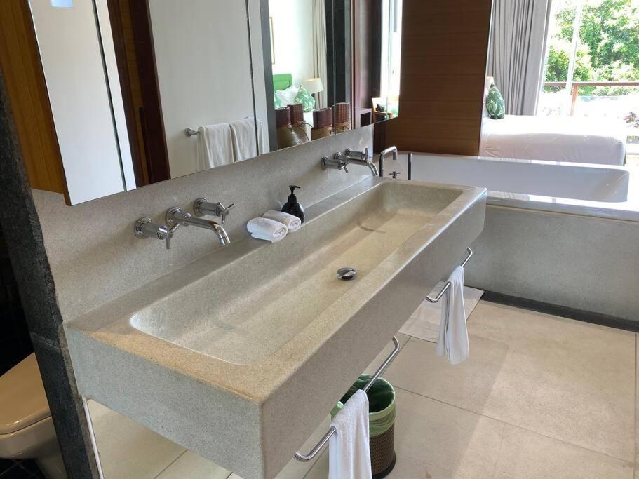 Beachfront 2 Bedroom Luxury Condo Chava Surin Kültér fotó